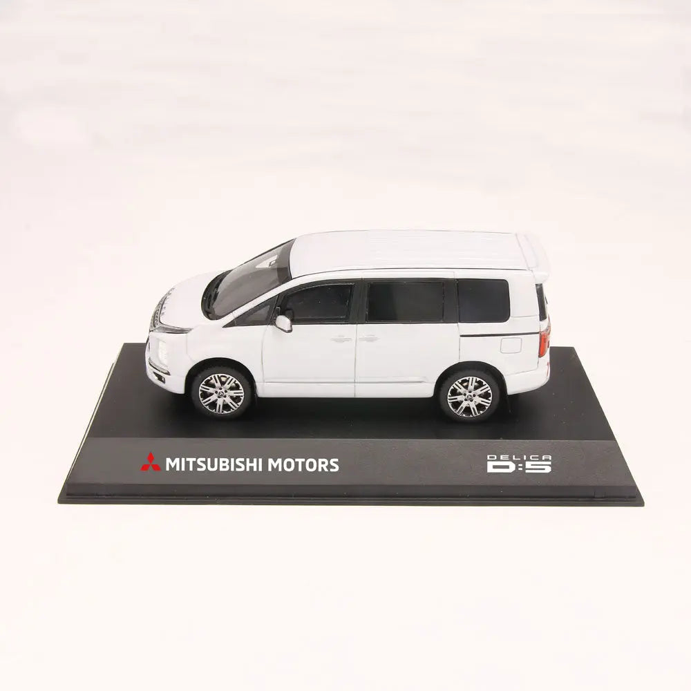 デリカD:5 1/43サイズ モデルカー(レジンモデル) MITSUBISHI MOTORS COLLECTION